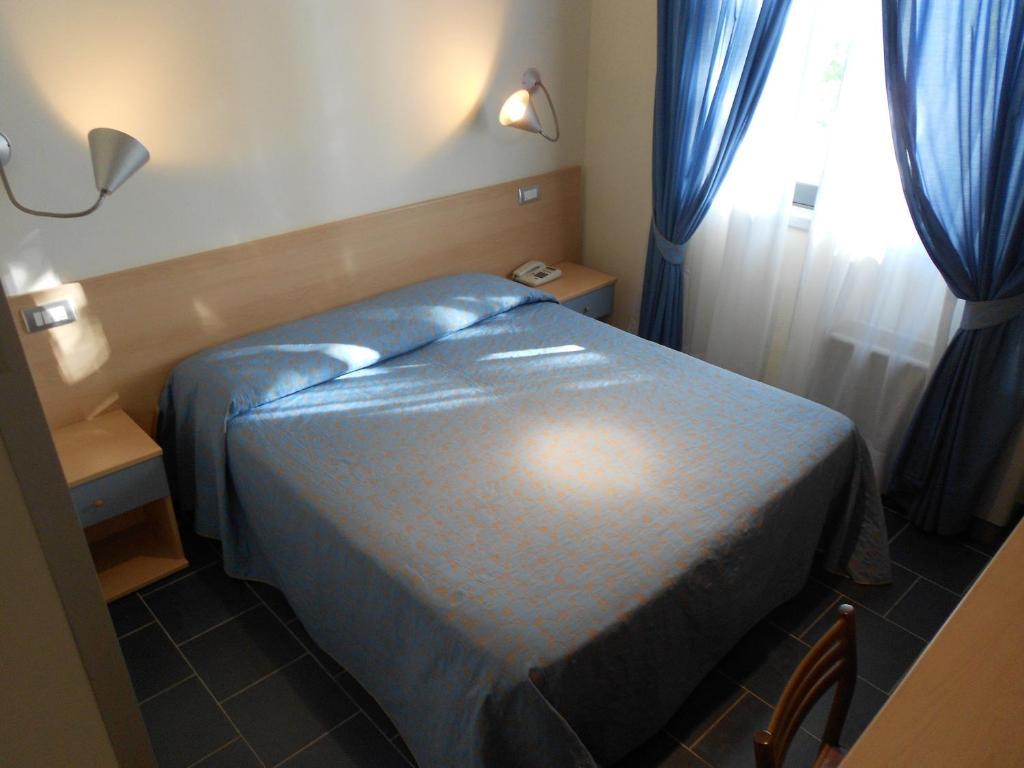 Hotel Tenda Rossa Marina Di Carrara Habitación foto