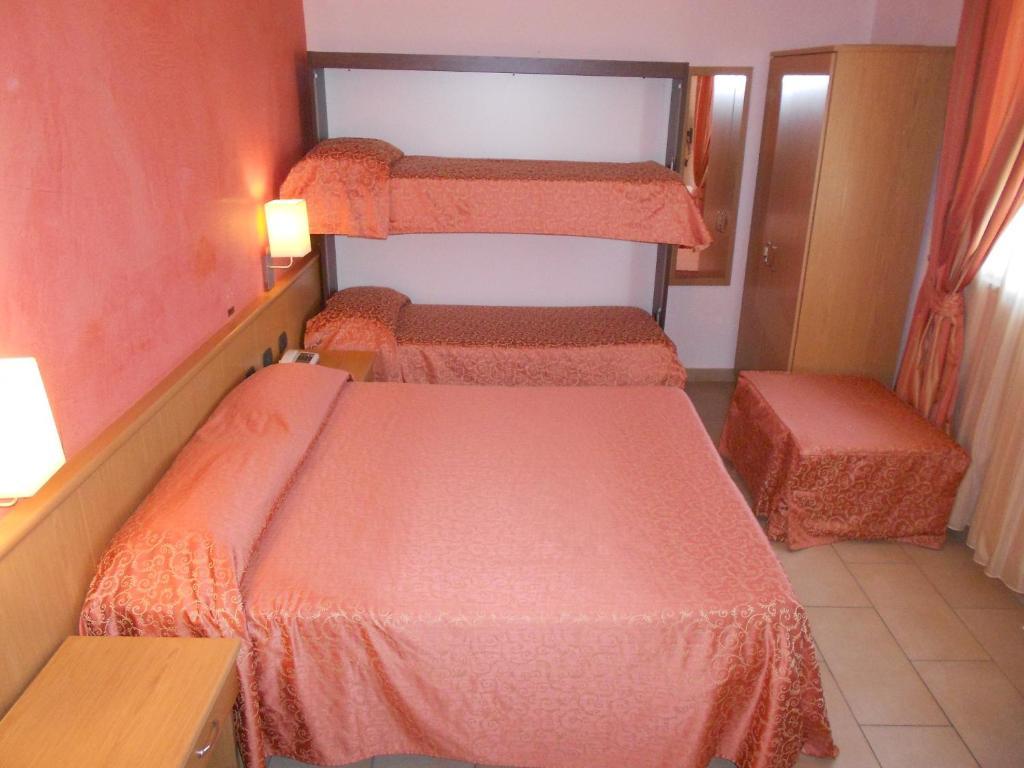 Hotel Tenda Rossa Marina Di Carrara Habitación foto