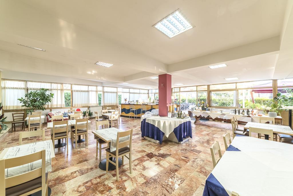 Hotel Tenda Rossa Marina Di Carrara Exterior foto